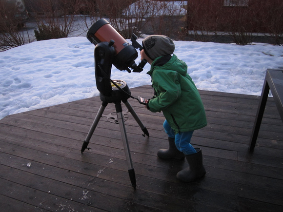 Jørgen observing the Moon